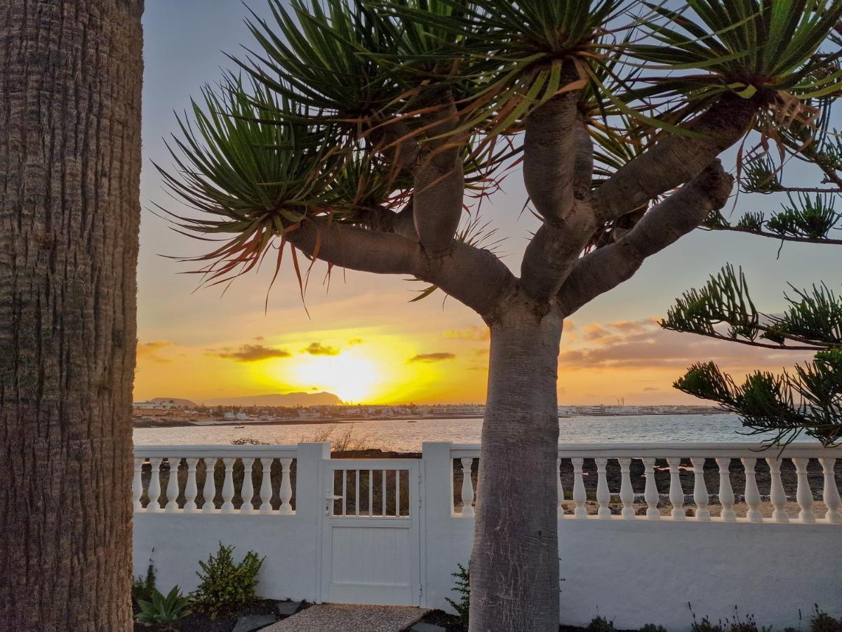 Villa La Maja Beachfront คอร์ราเลโฮ ภายนอก รูปภาพ